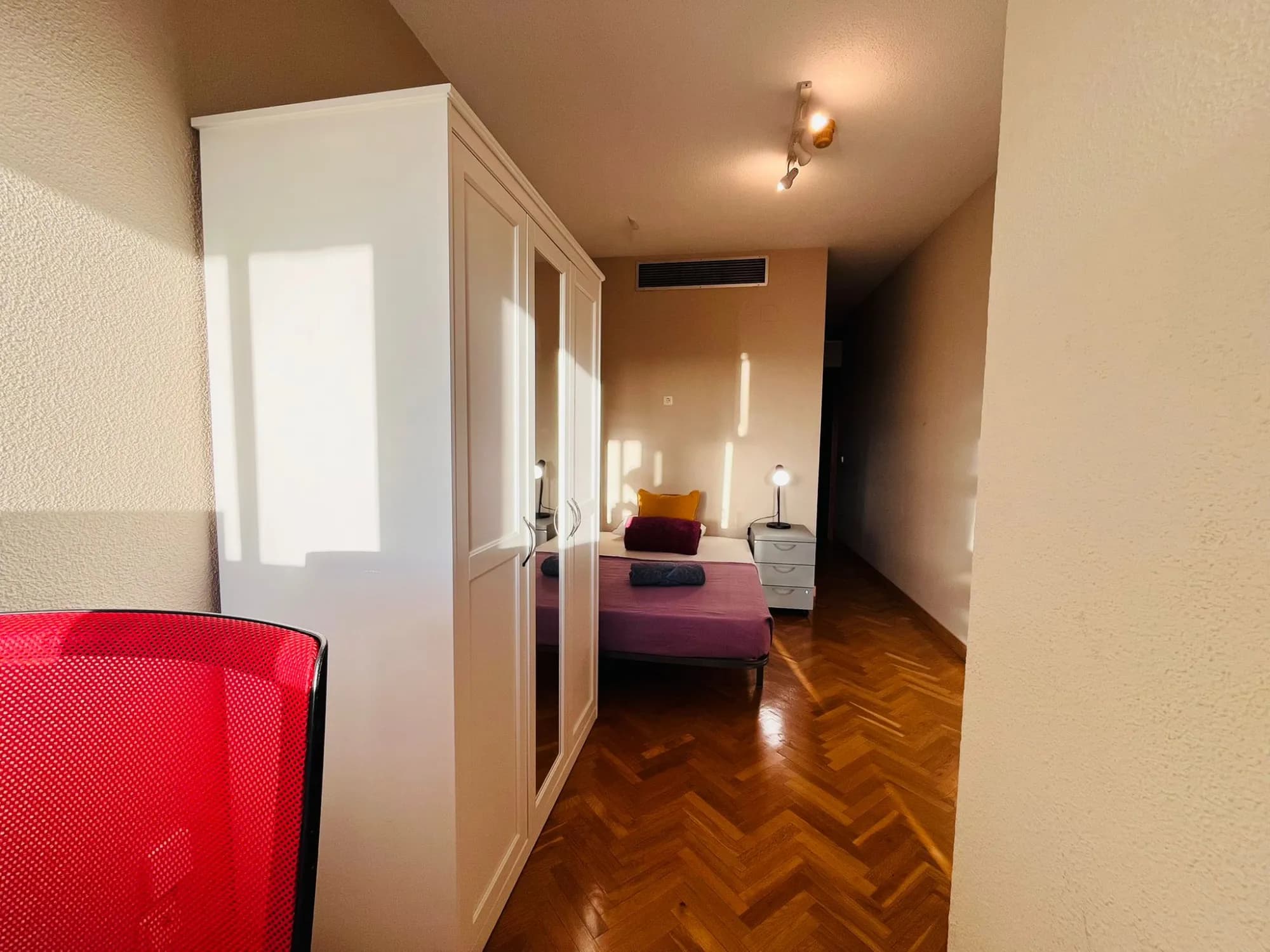 Private room in Madrid photo 2