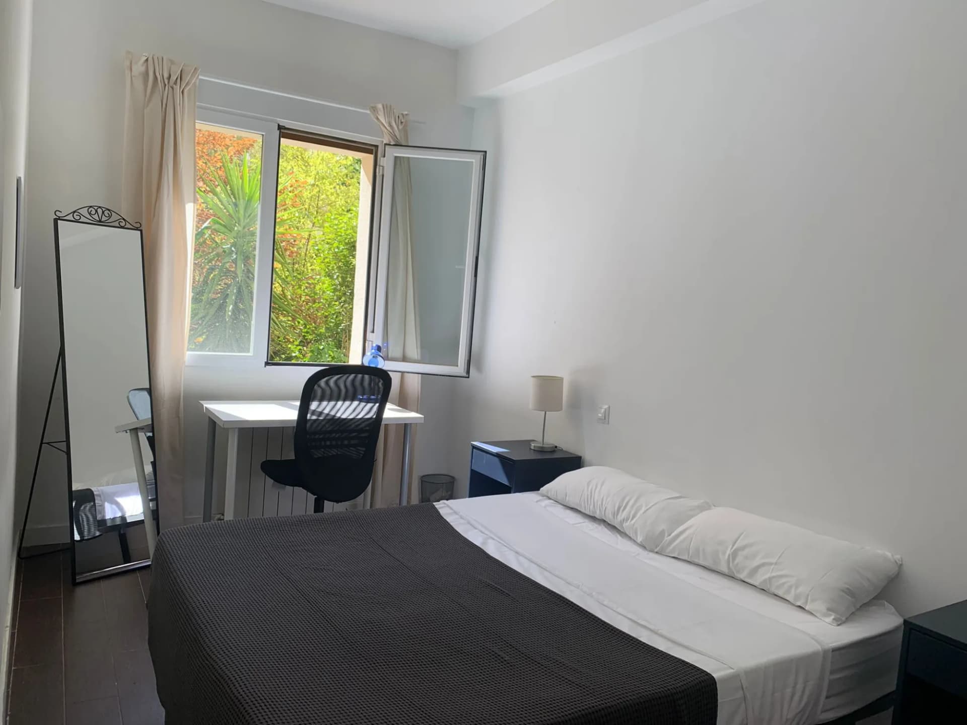 Private room in Madrid photo 3