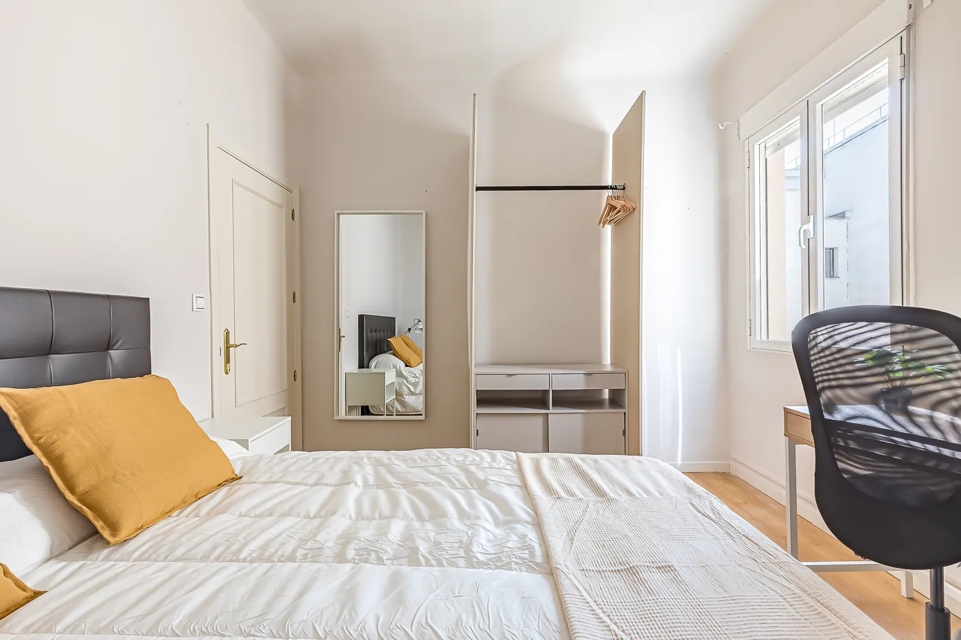 Private room in Madrid photo 2