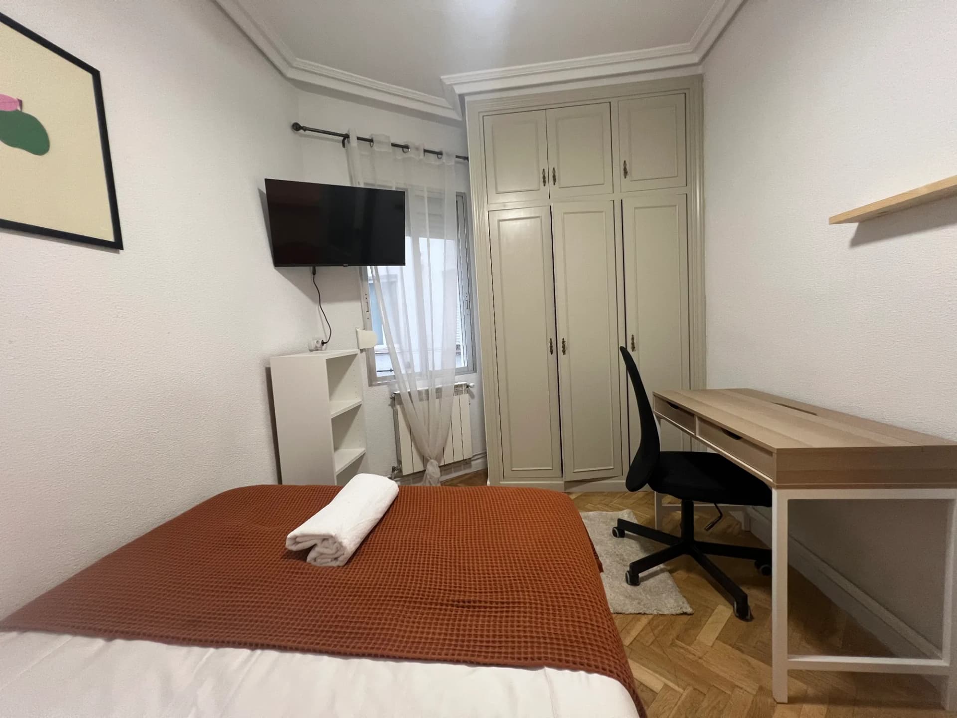 Private room in Madrid photo 3