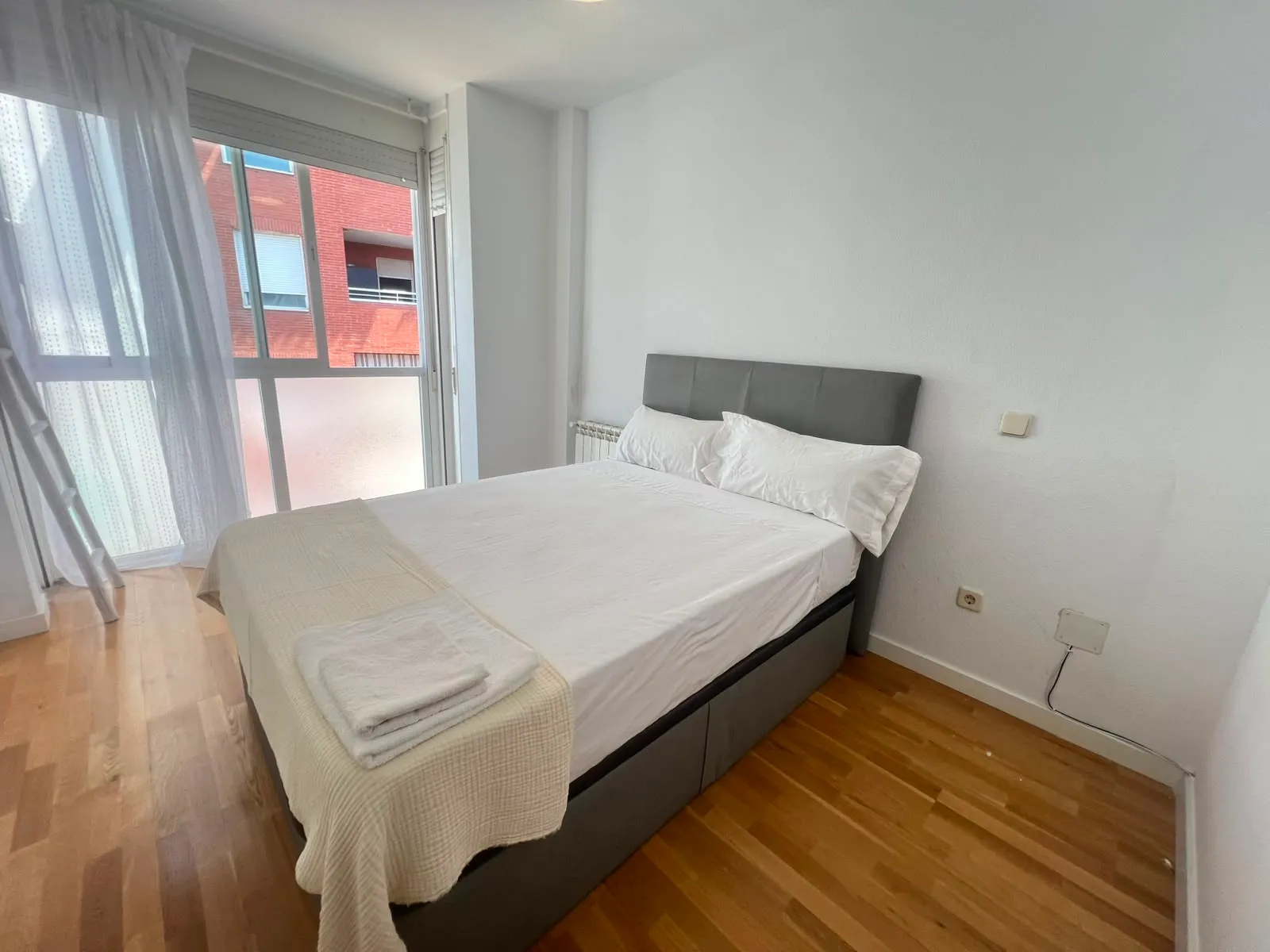 Private room in Madrid photo 4