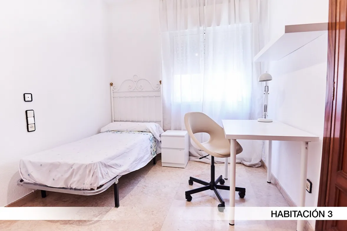 Private room in Seville photo 3