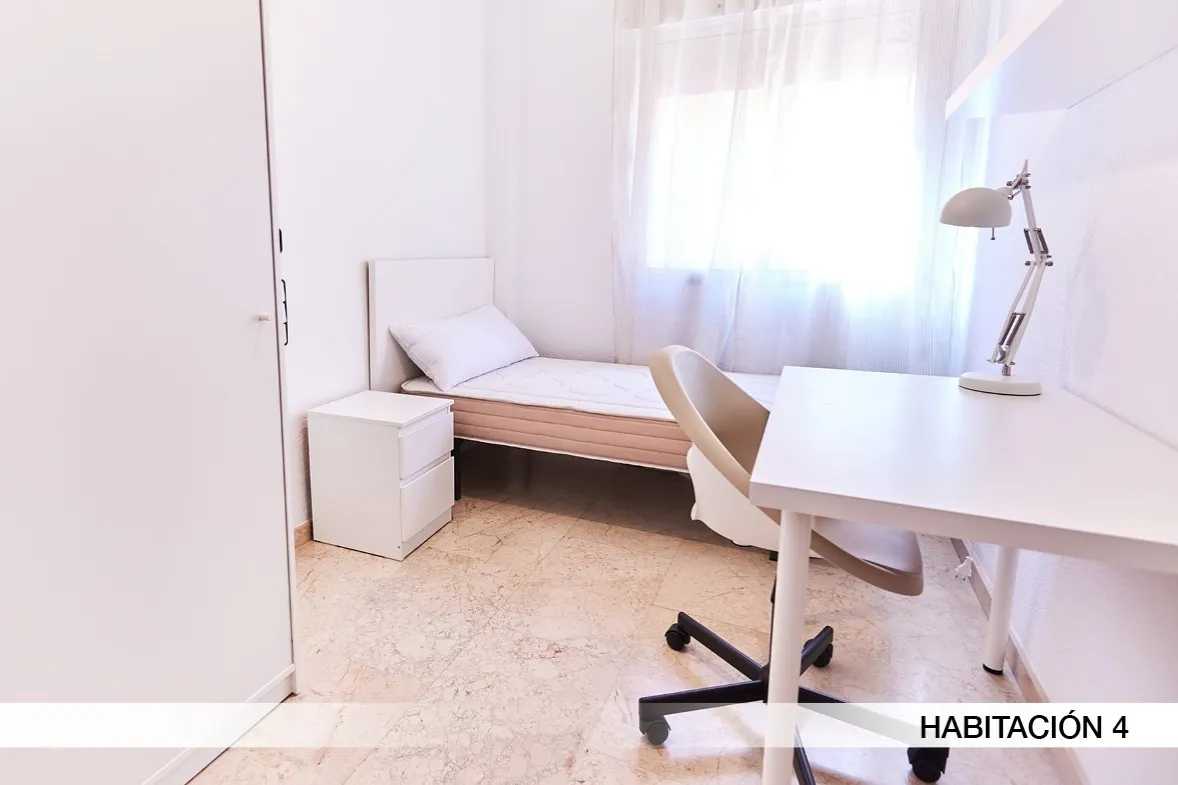 Private room in Seville photo 3