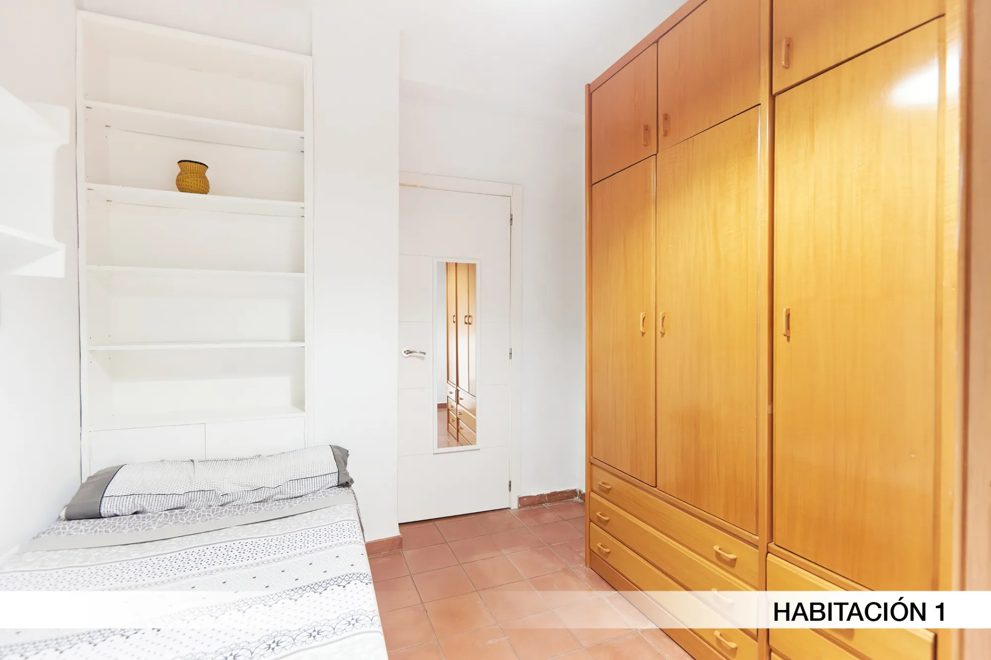 Private room in Seville photo 4