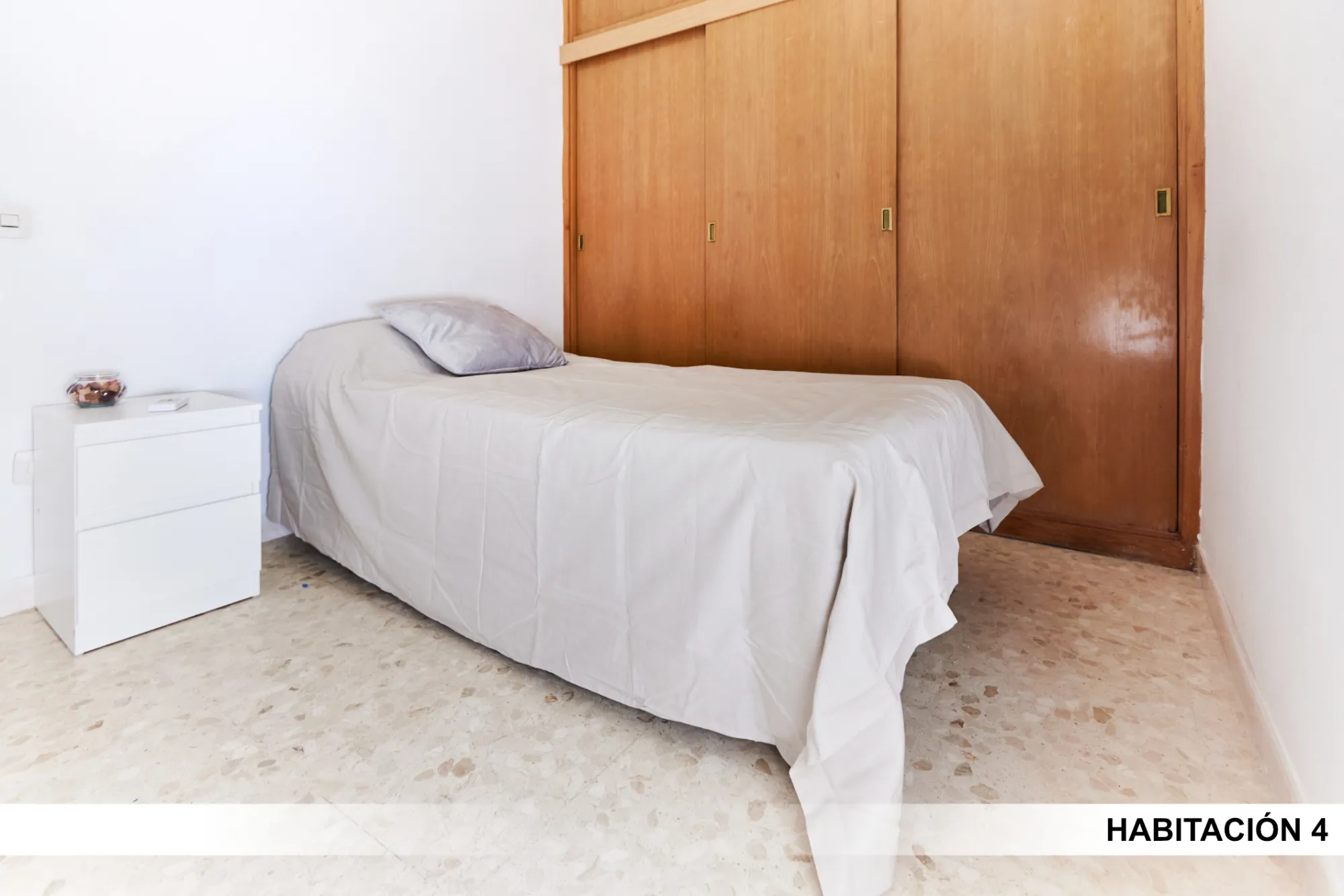 Private room in Seville photo 4