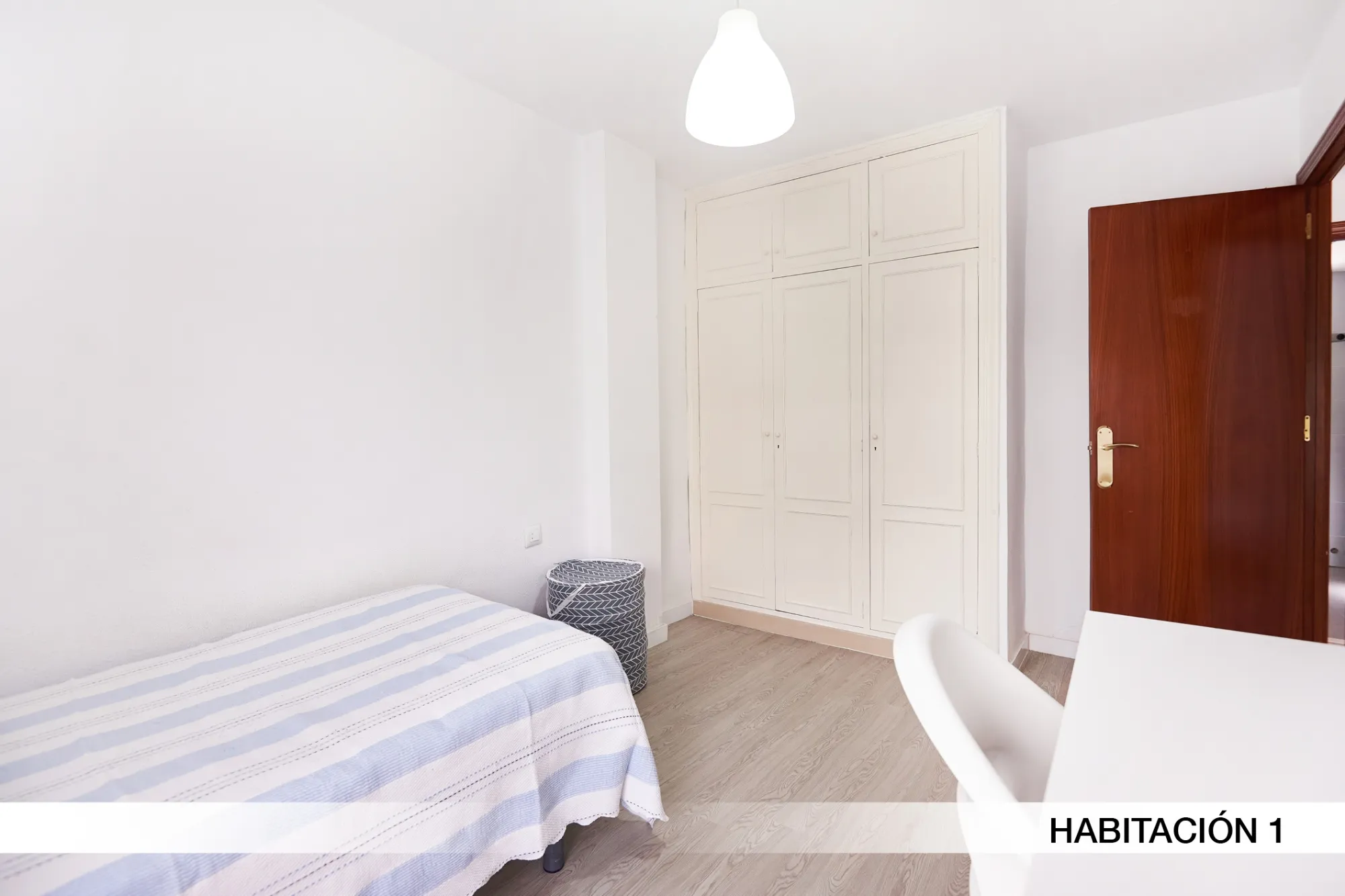 Private room in Seville photo 3