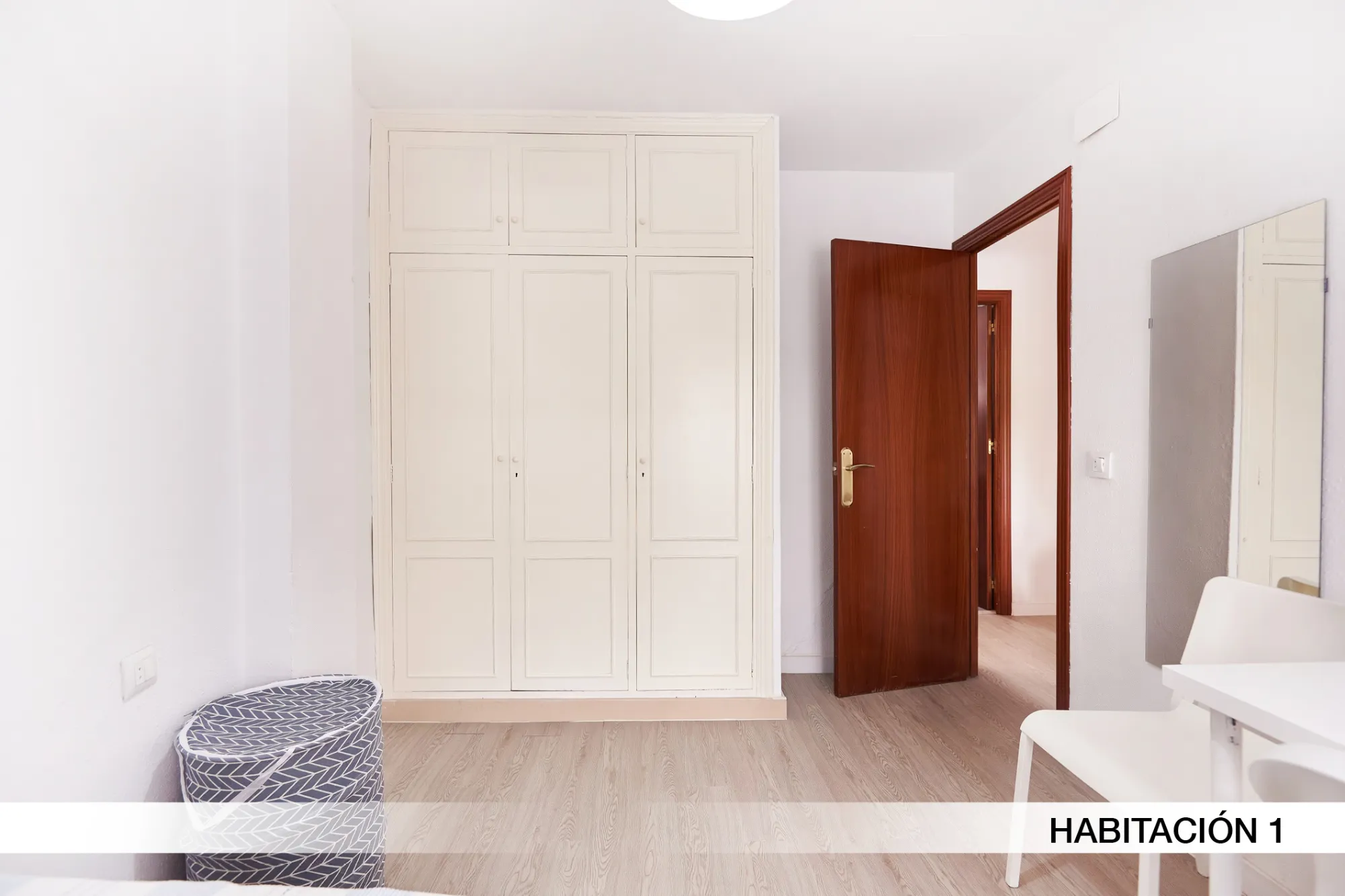 Private room in Seville photo 4