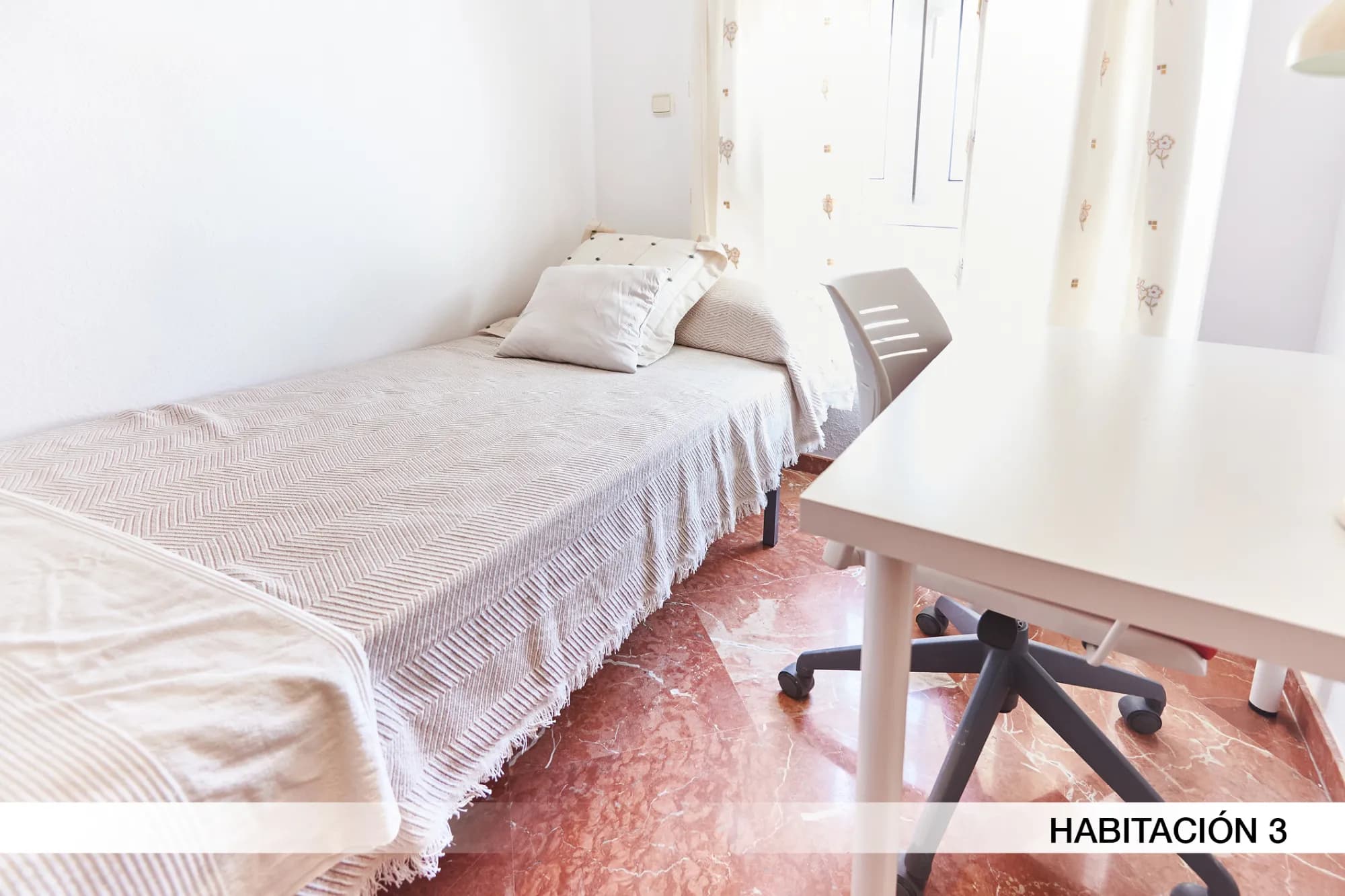 Private room in Seville photo 4