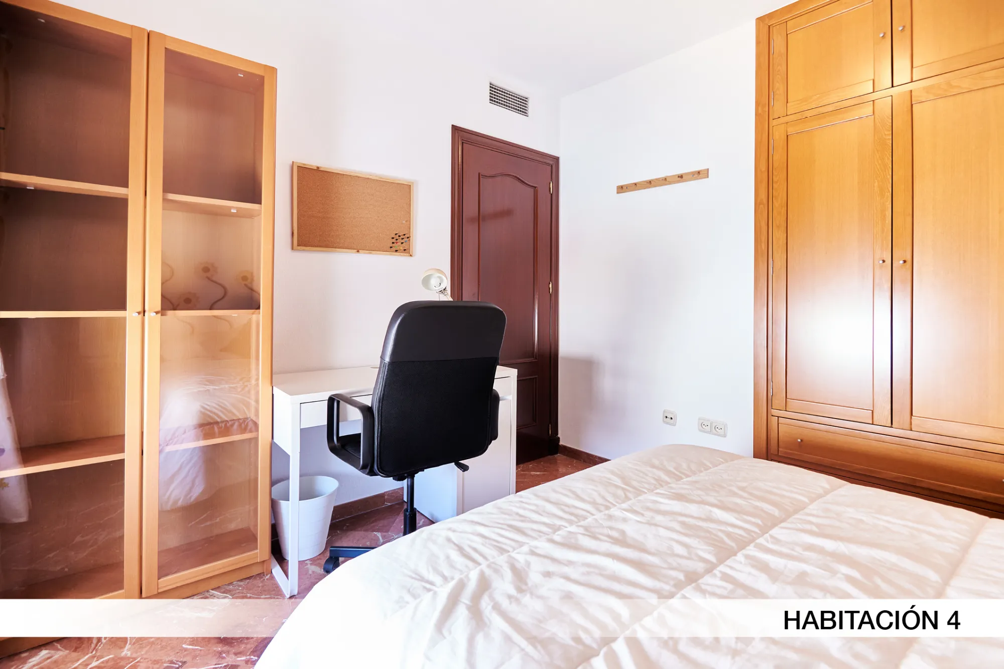 Private room in Seville photo 3