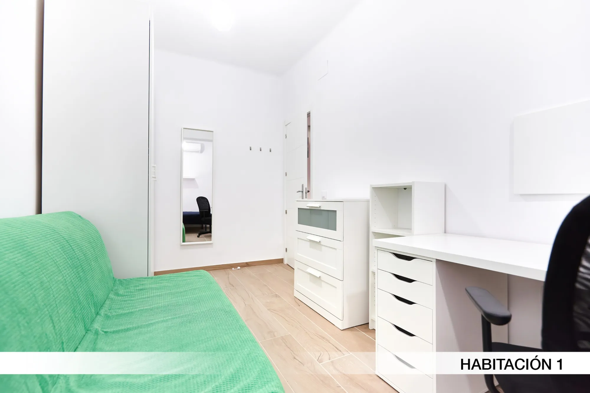 Private room in Seville photo 3