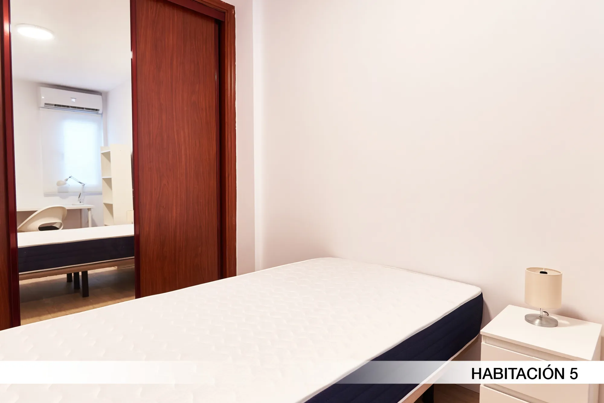 Private room in Seville photo 3