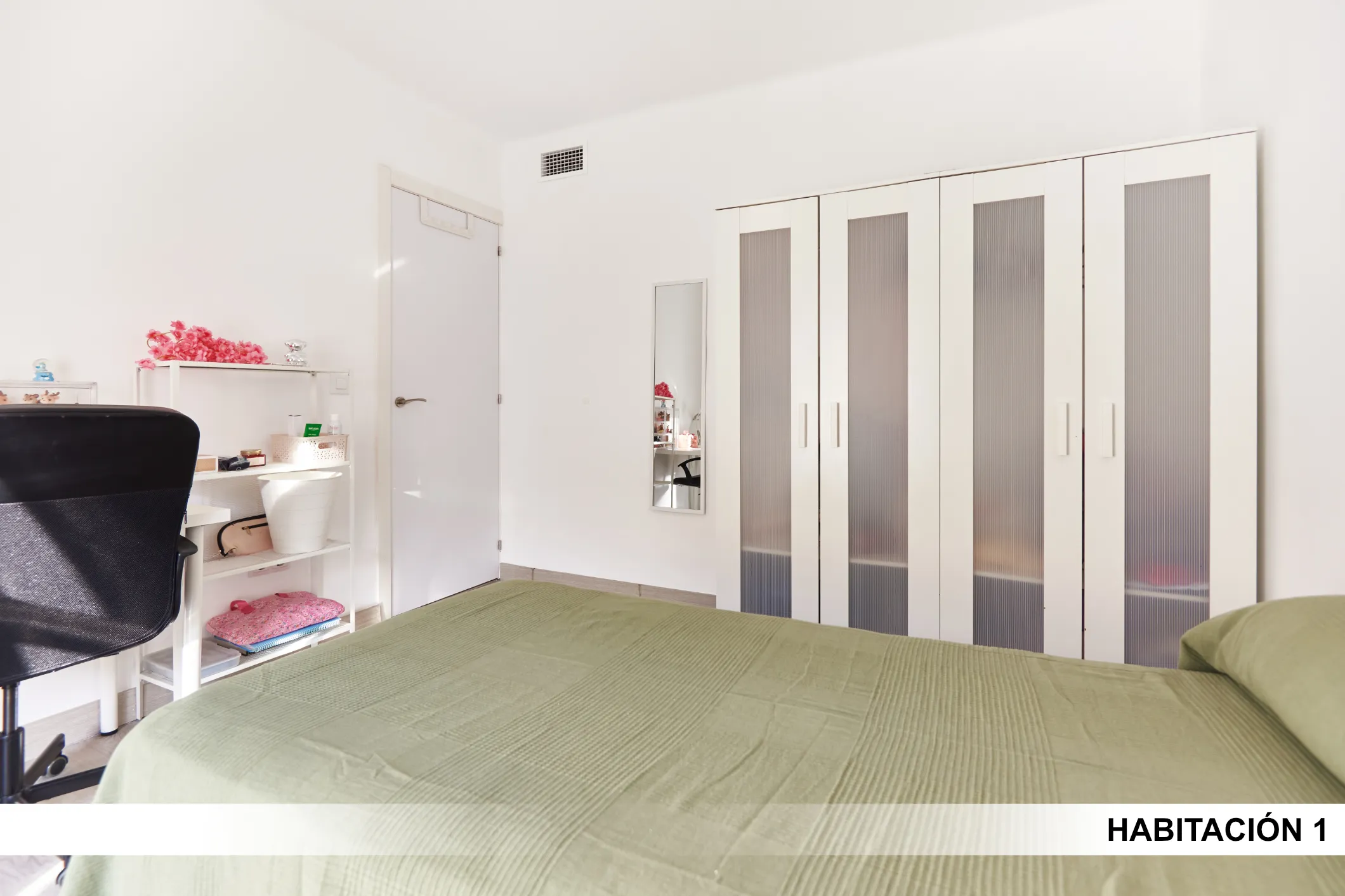 Private room in Seville photo 3