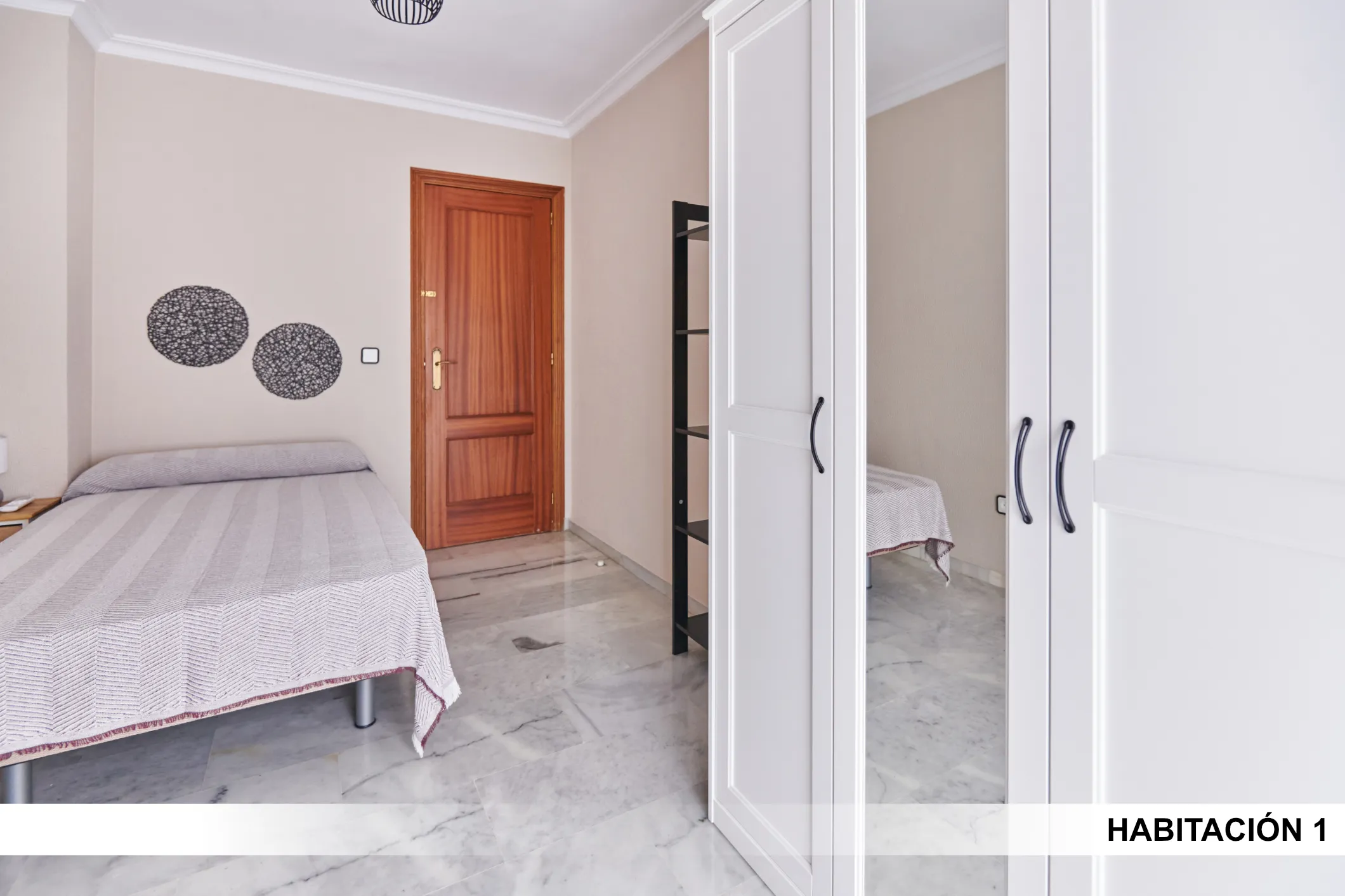 Private room in Seville photo 3