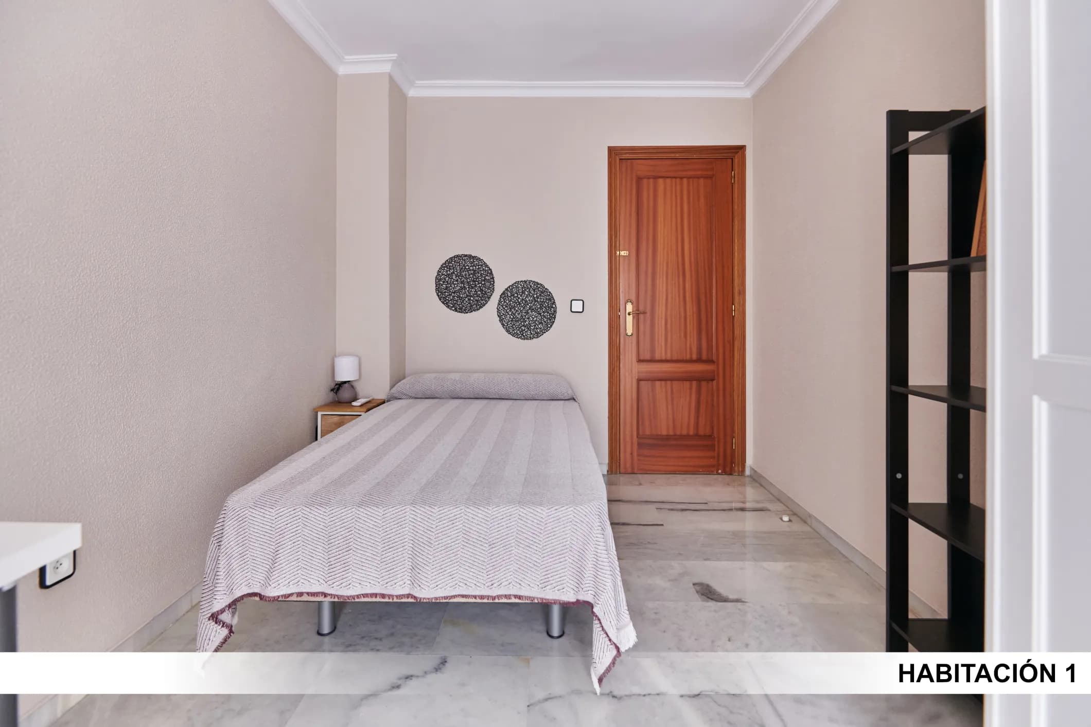 Private room in Seville photo 2