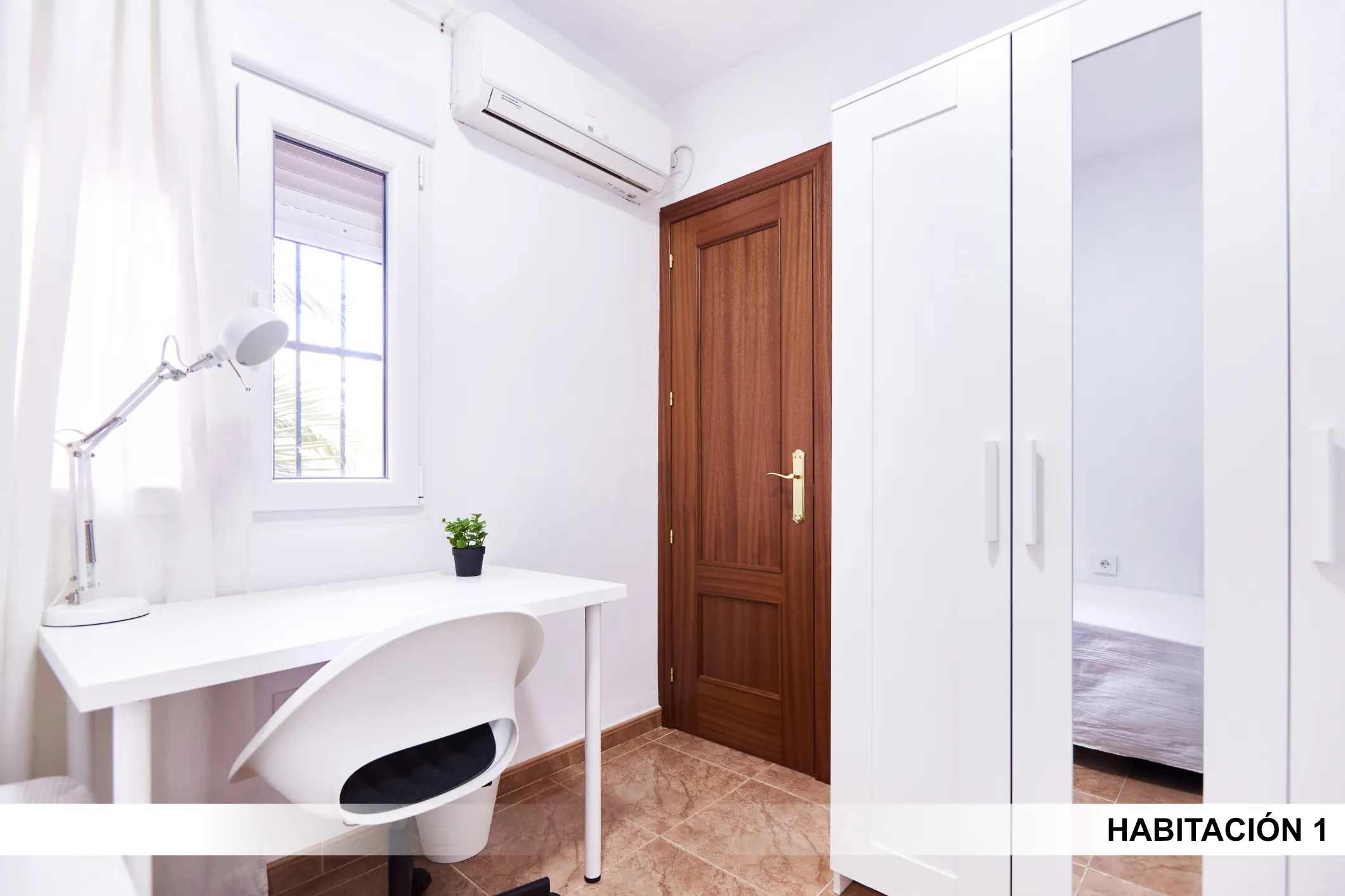 Private room in Seville photo 2