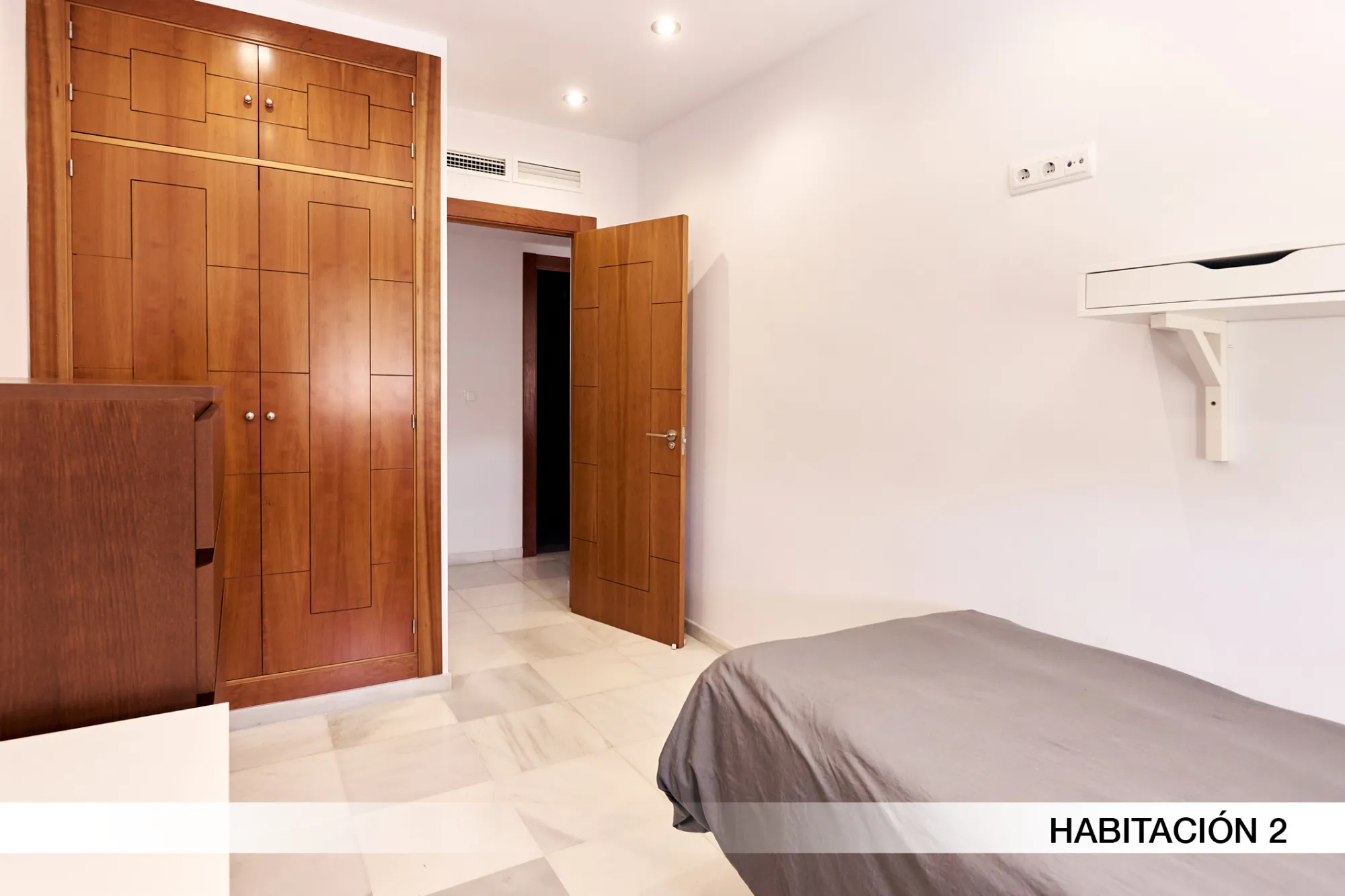 Private room in Seville photo 4