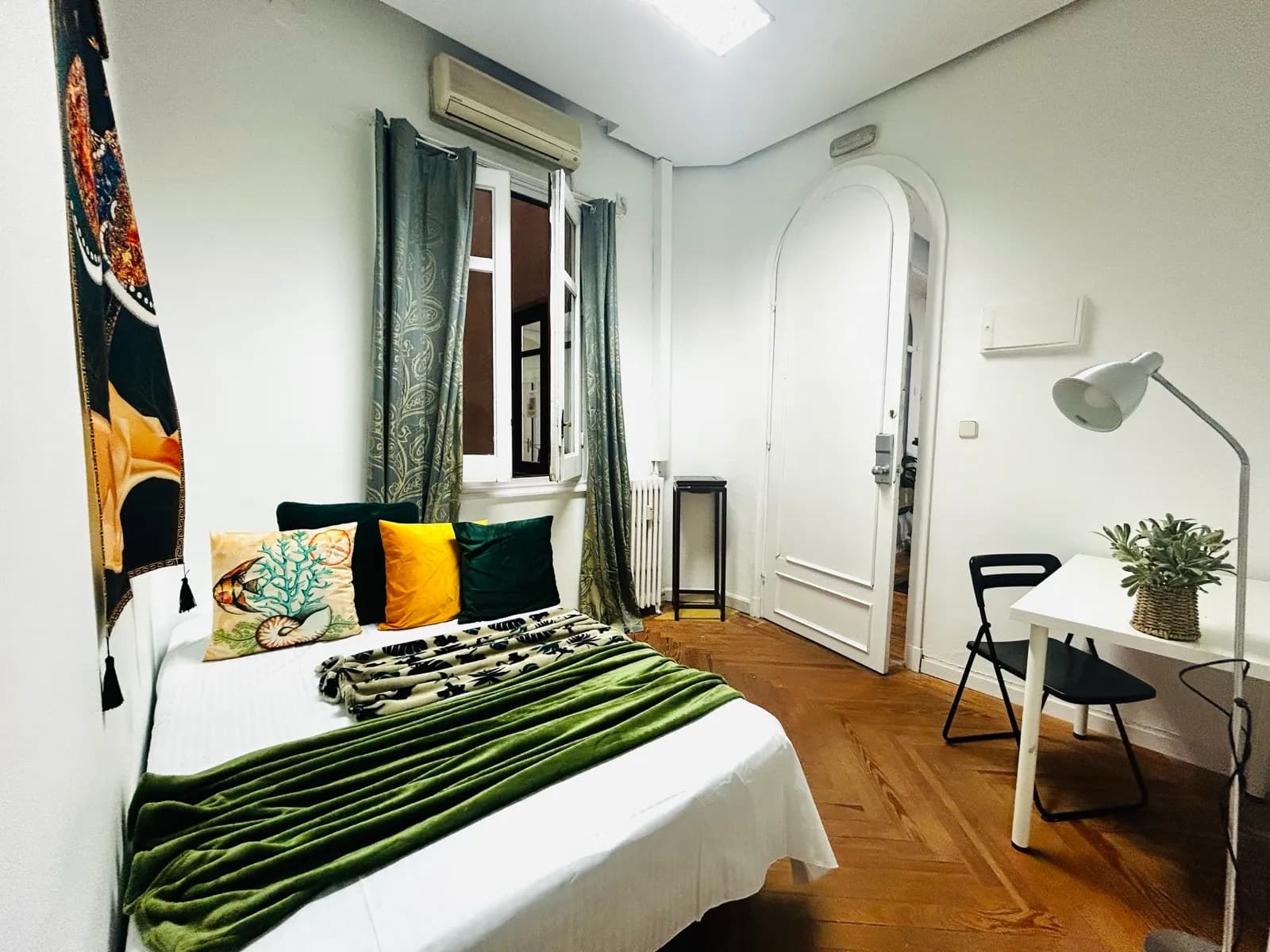 Private room in Madrid photo 2