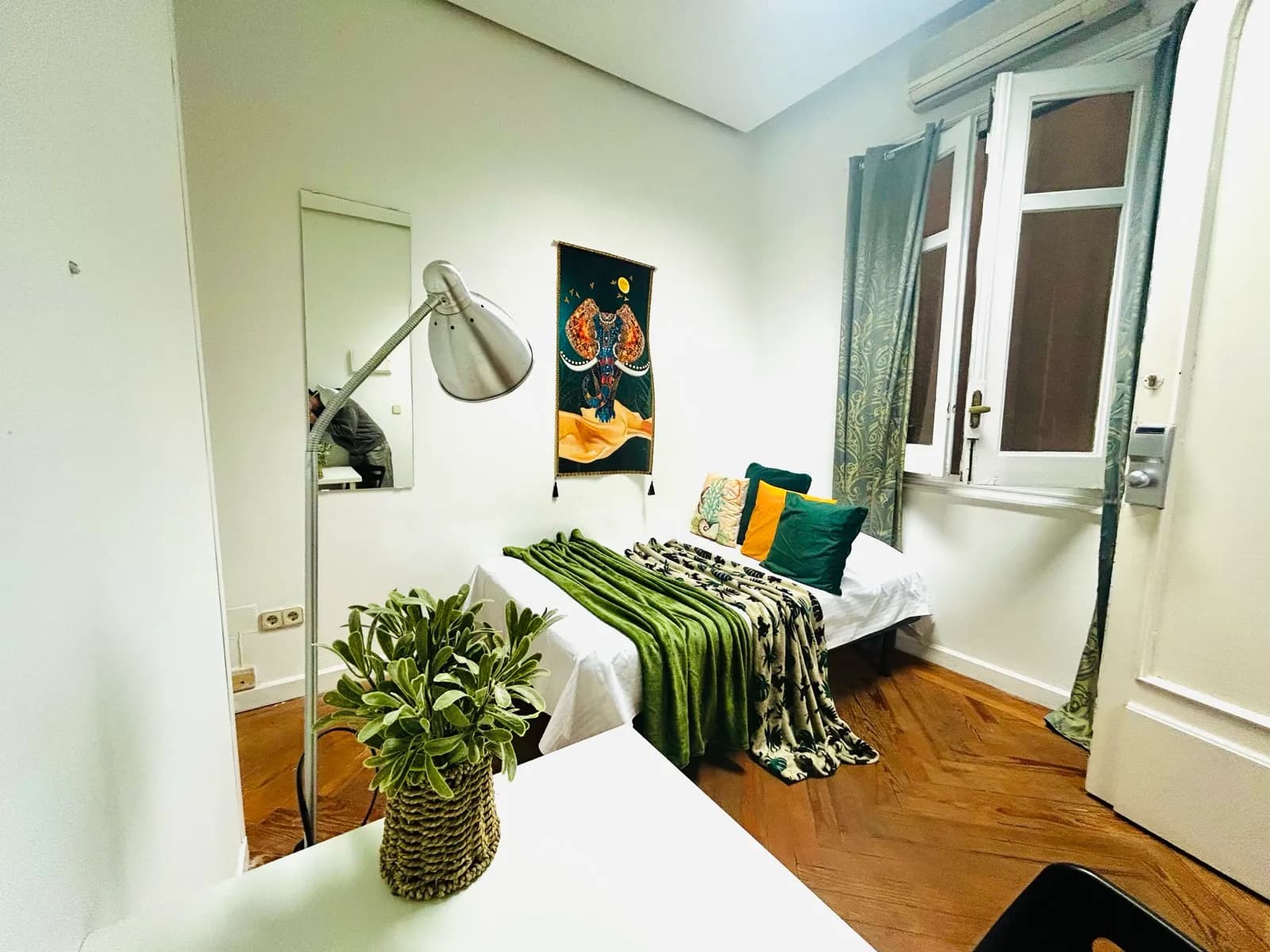 Private room in Madrid photo 3