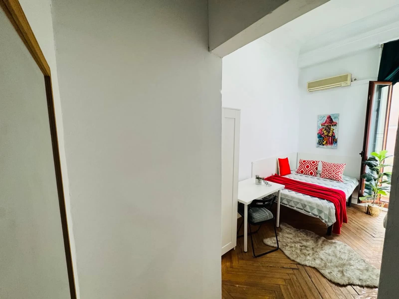 Private room in Madrid photo 3
