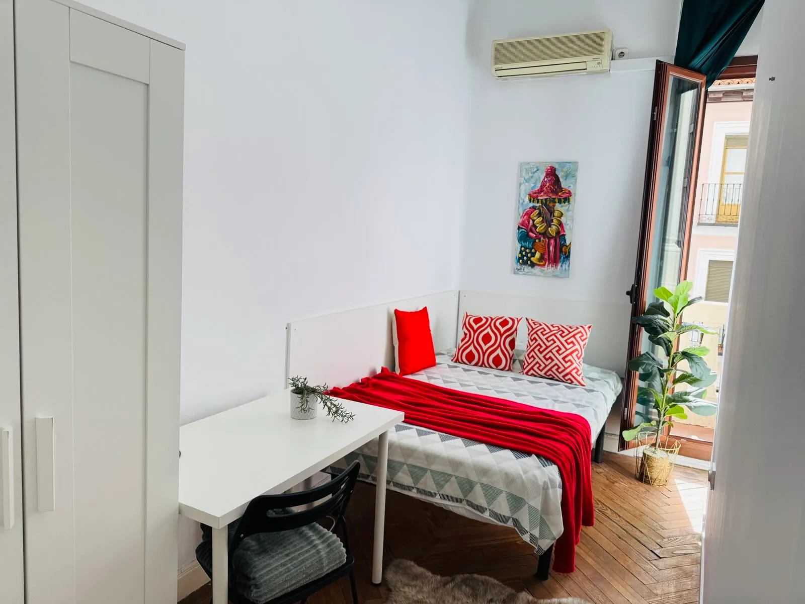 Private room in Madrid photo 2